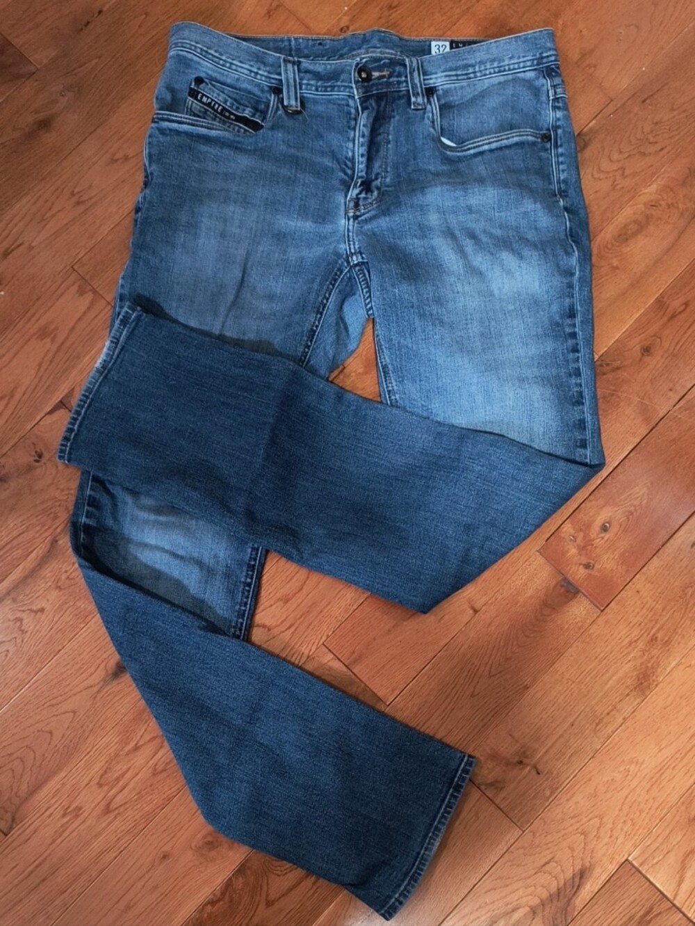 Empyre Women's Light-to-Mid Blue Straight Leg Jeans 16"w x 32"l x 8.5r